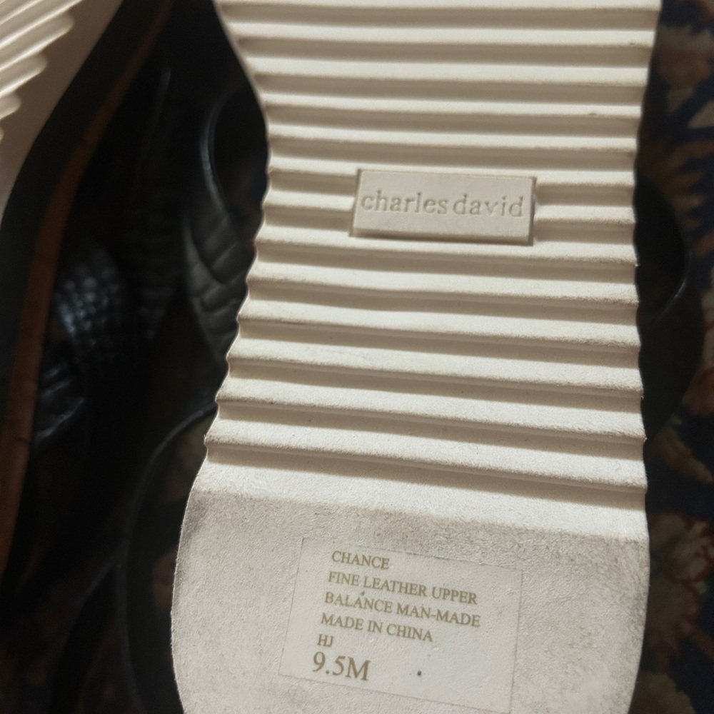 Like new Charles David Women’s Black strap sandal and cork detail Size 9.5/10 - Picture 9 of 10